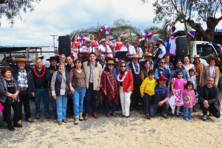 RAMADA MÓVIL RECORRIÓ LAS CALLES DE QUILLÓN PARA DESPEDIR EL MES DE LA PATRIA