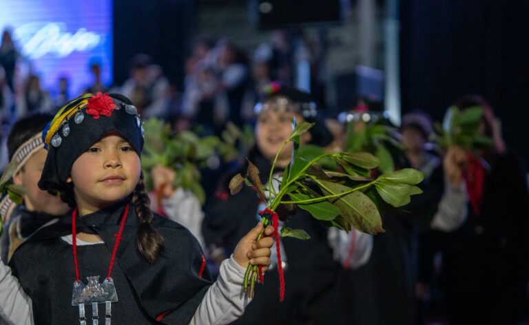 GALA FOLCLÓRICA QUILLÓN 2026 REUNIÓ A LAS ESCUELAS MUNICIPALES EN UNA GRAN FIESTA DE LA CULTURA Y LAS TRADICIONES